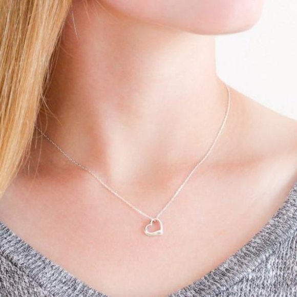Simple Elegant 925 Silver Heart Necklace - Picture 5 of 5